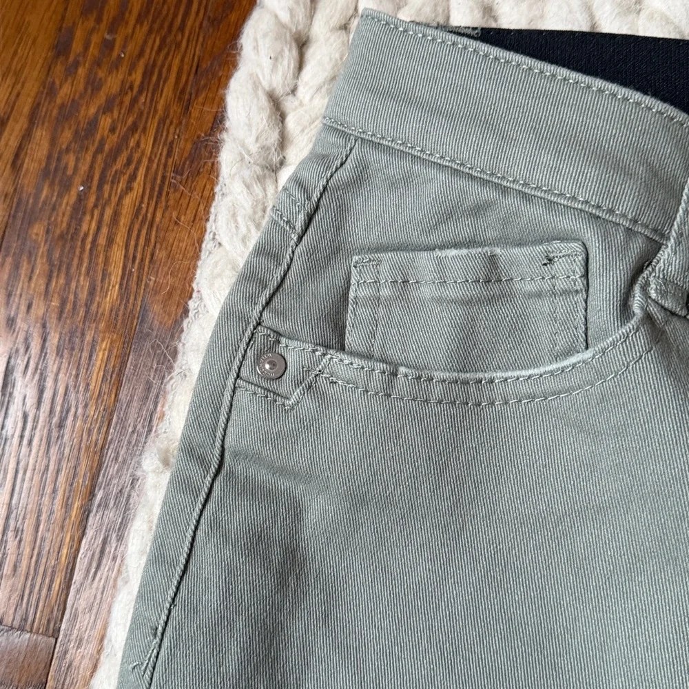 Wit & Wisdom Olive Green Ankle Crop Pants - Picture 4 of 7